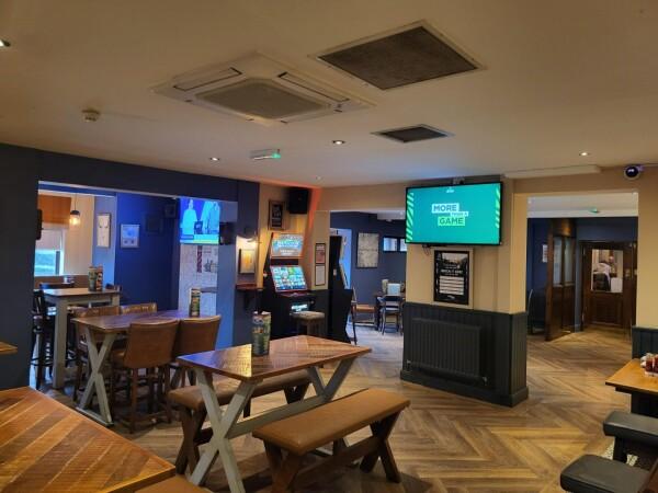 Best Sports Bars in Broughton - Broughton Hotel Hungry Horse (Milton Keynes)
