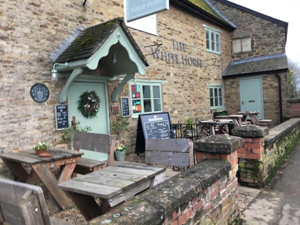 Best Sports Bars in Bicester - White Horse (Bicester)