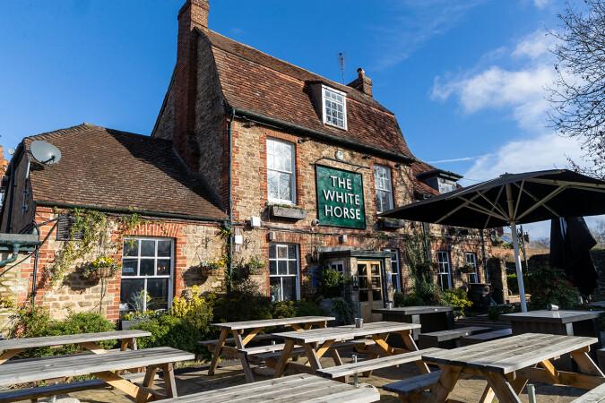 Best Sports Bars in Abingdon - White Horse (Abingdon)