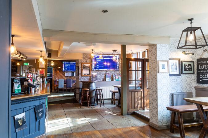 Best Sports Bars in Abingdon - White Horse (Abingdon)