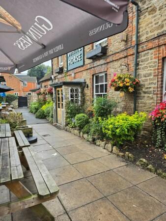 Best Sports Bars in Abingdon - White Horse (Abingdon)