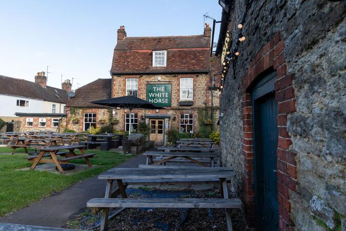 Best Sports Bars in Abingdon - White Horse (Abingdon)