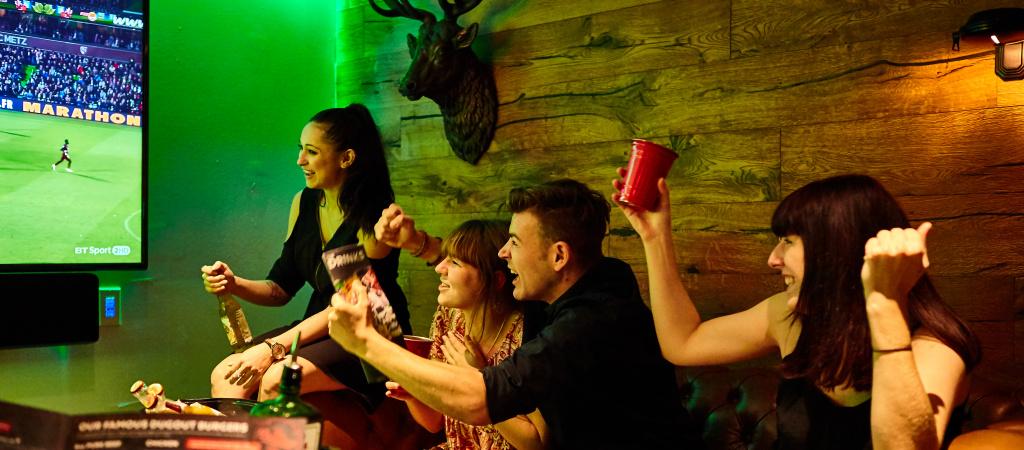 Best Sports Bars in London Bridge - Belushis and The Dugout