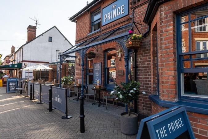Best Sports Bars in Berkshire - Prince (Crowthorne)