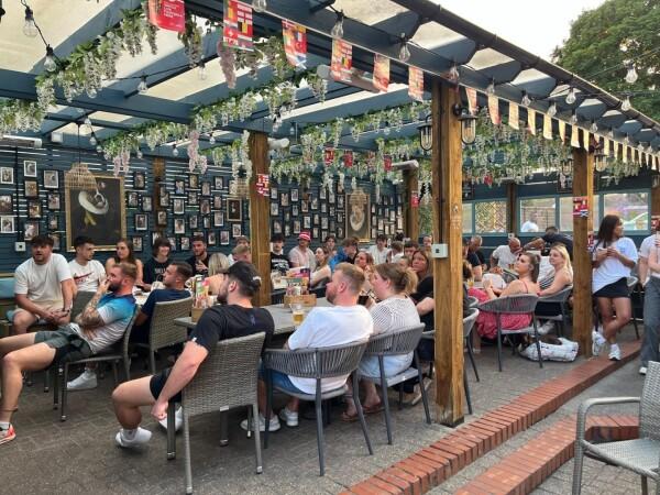 Best Sports Bars in Berkshire - Prince (Crowthorne)