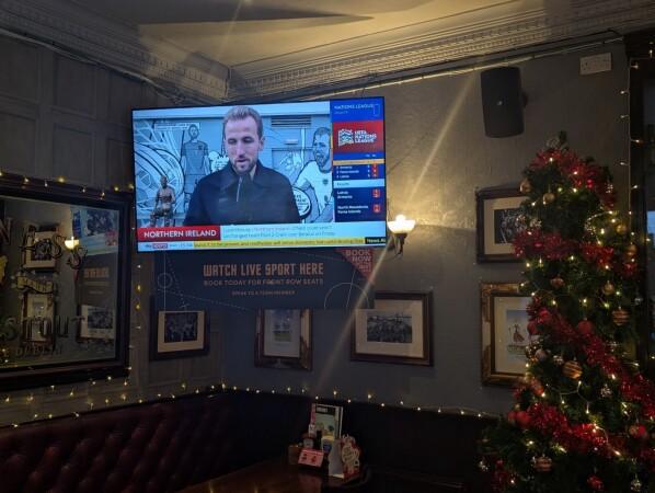 Best Sports Bars in Ayrshire - Drouthy Neebors (Largs)