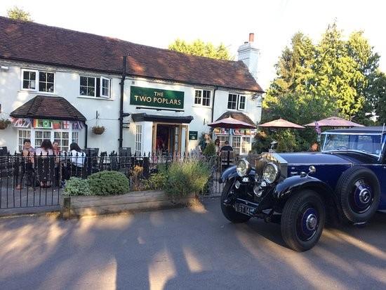 Best Sports Bars in Wokingham - Two Poplars (Wokingham)