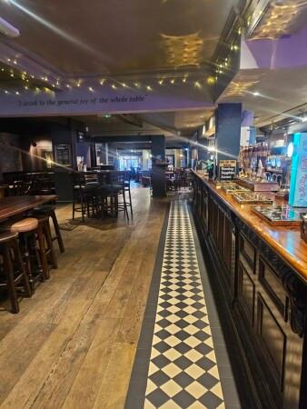 Best Sports Bars in Stratford-upon-Avon - Rose & Crown (Stratford-Upon-Avon)