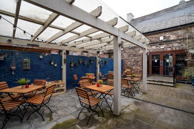 Best Sports Bars in Liverpool - Freshfield (Liverpool)