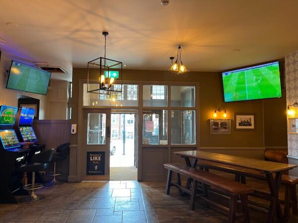 Best Sports Bars in North Lincolnshire - Royal (Scunthorpe)