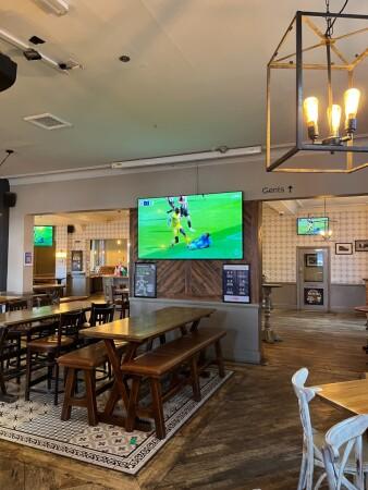 Best Sports Bars in North Lincolnshire - Royal (Scunthorpe)