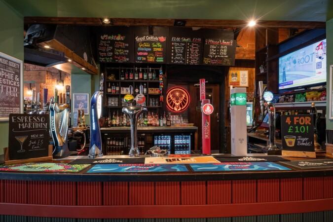 Best Sports Bars in Cheltenham - The Frog and Fiddle