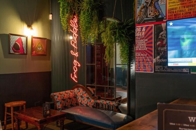 Best Sports Bars in Cheltenham - The Frog and Fiddle