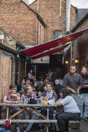 Best Sports Bars in Cheltenham - The Frog and Fiddle