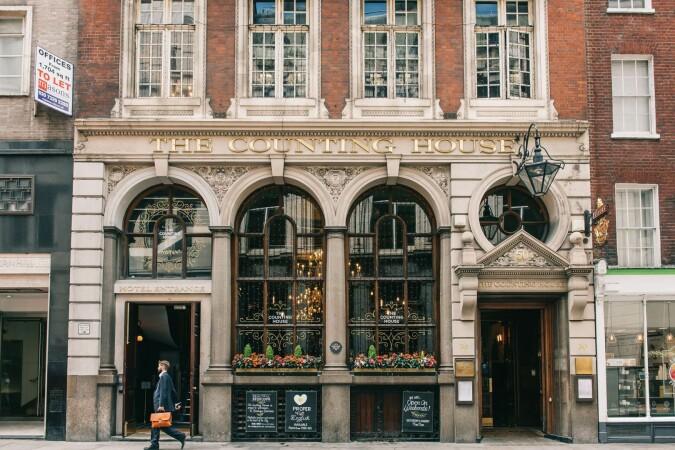 Best Sports Bars in London - The Counting House