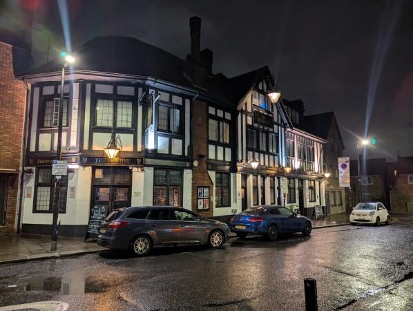 Best Sports Bars in London - The Beehive