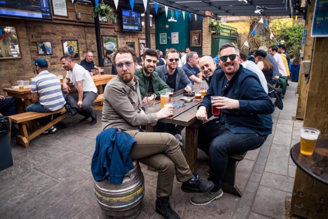 Best Sports Bars in London - The Beehive