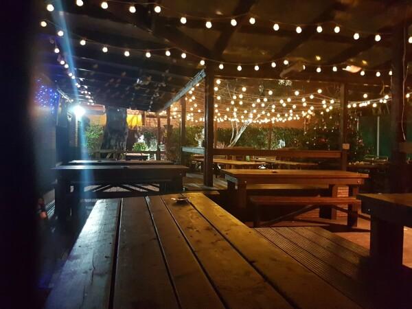 Best Sports Bars in London - The Beehive