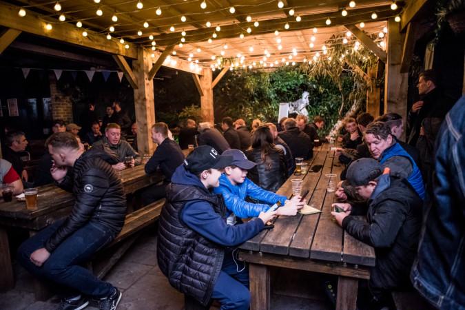 Best Sports Bars in London - The Beehive