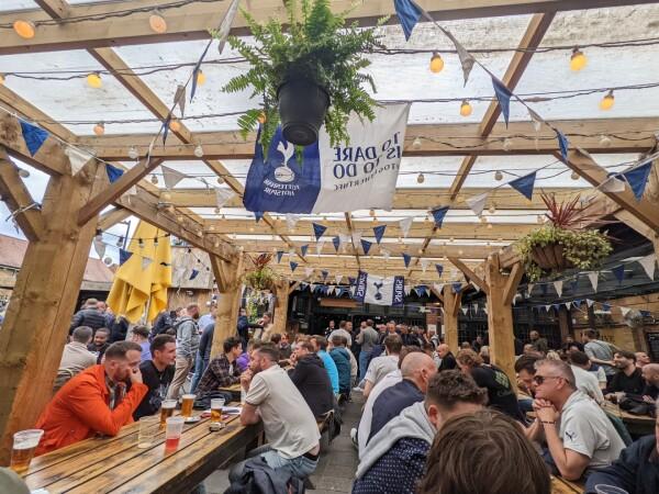 Best Sports Bars in London - The Beehive