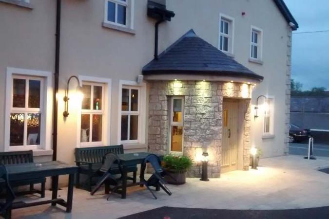 Best Sports Bars in Wiclow - The Castle Inn