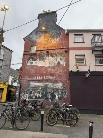 Best Sports Bars in Galway - Sally Longs