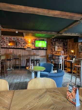 Best Sports Bars in Hertford - The White Hart