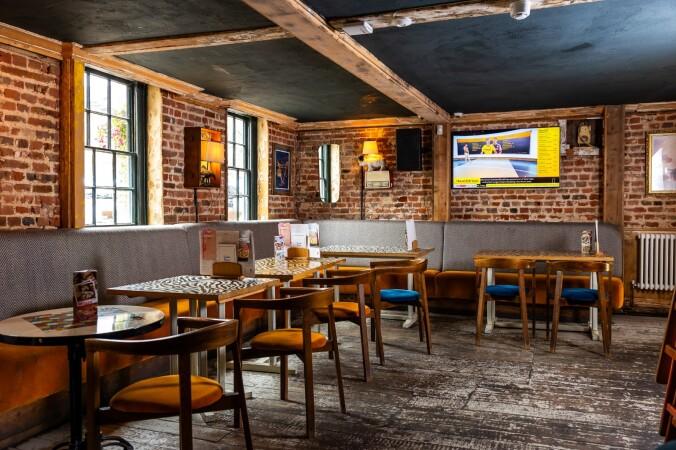 Best Sports Bars in Hertford - The White Hart