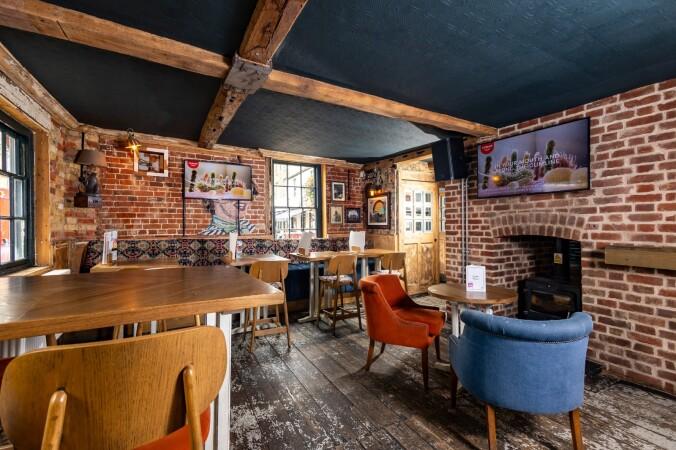 Best Sports Bars in Hertford - The White Hart