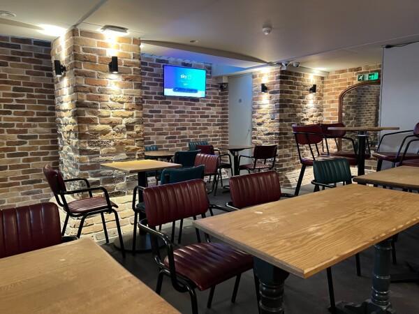 Best Sports Bars in Islington - The Alma