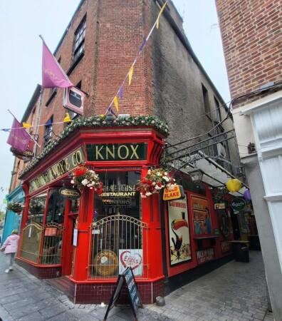 Best Sports Bars in Ennis - Knox's Bar