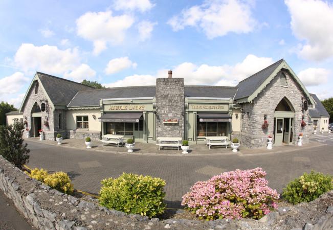 Best Sports Bars in Ennis - Auburn Lodge Hotel