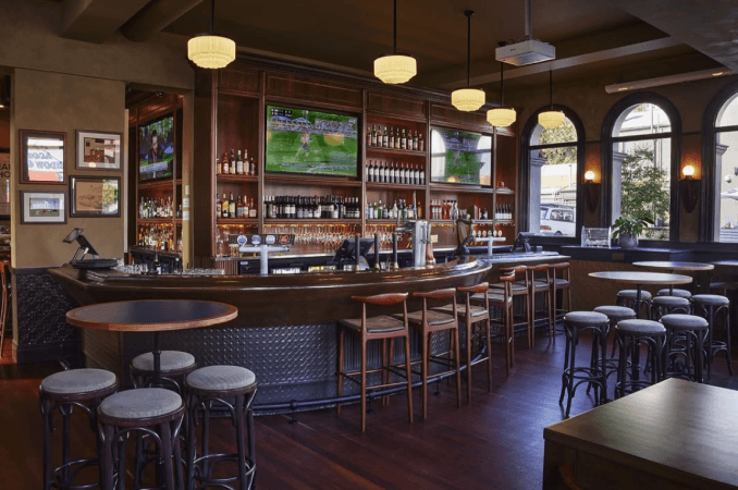 Best Sports Bars in Hawthorn East - Auburn Hotel