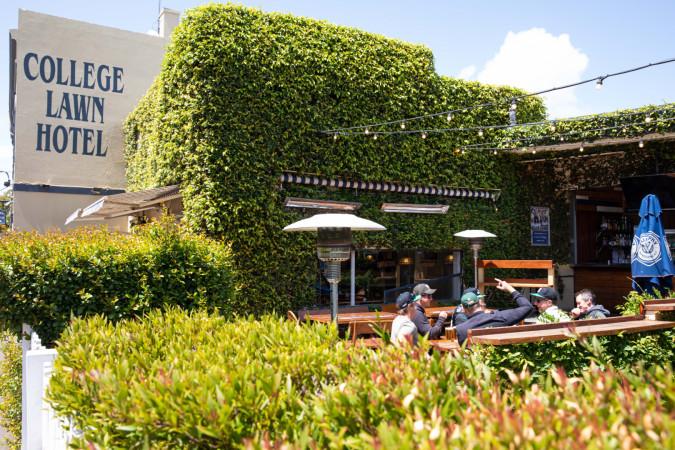 Best Sports Bars in Prahran - College Lawn Hotel