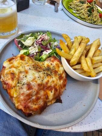 Best Sports Bars in Melbourne - Morris House