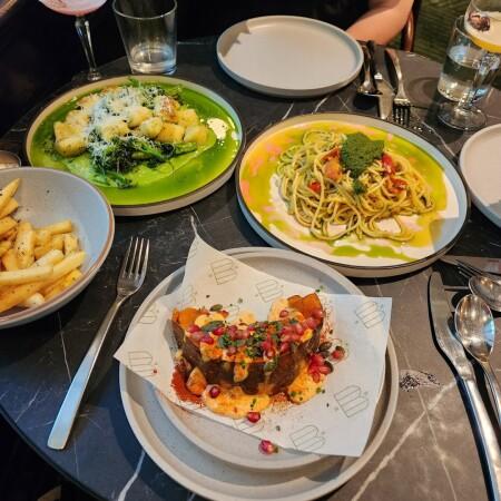 Best Sports Bars in Melbourne - Morris House