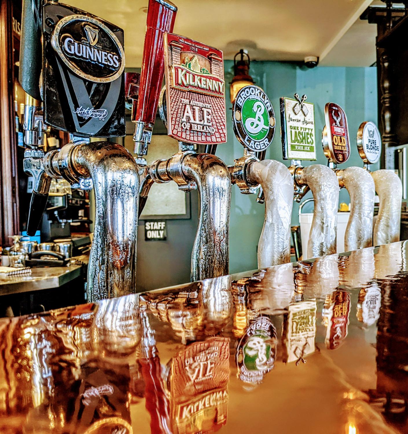 Best Sports Bars in Keperra - Finnigans Chin Irish Bar