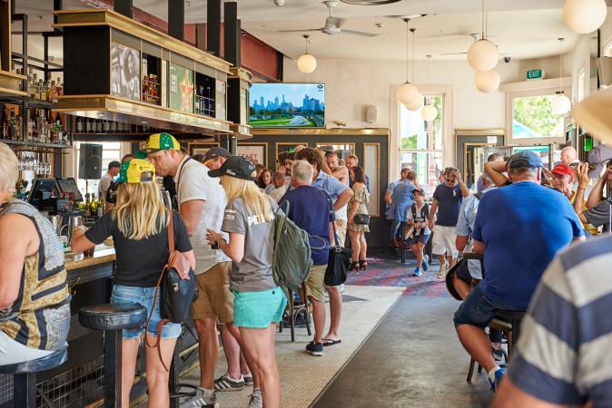 Best Sports Bars in Middle Park - Middle Park Hotel