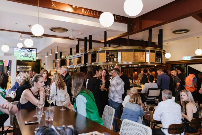 Best Sports Bars in Middle Park - Middle Park Hotel