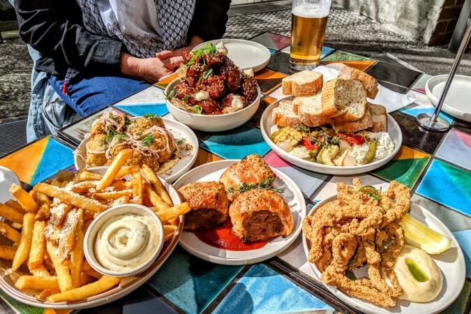 Best Sports Bars in Perth - The Globe Bar