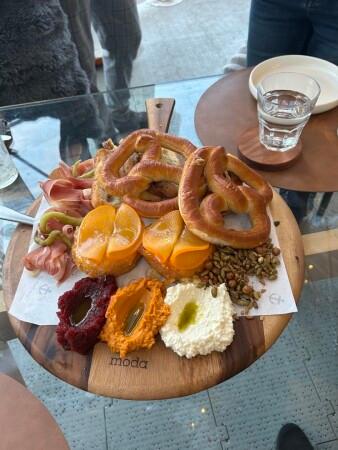 Best Sports Bars in Melbourne - The Wharf Hotel