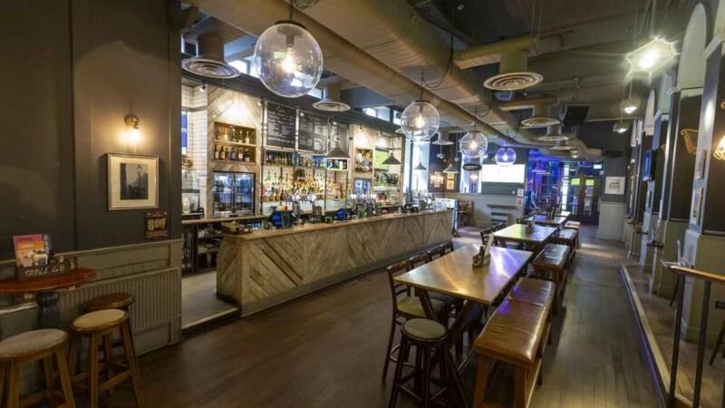 Best Sports Bars in Glasgow - Old School House