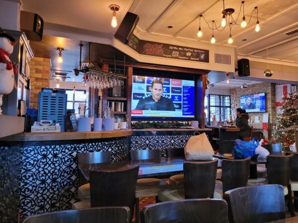 Best Sports Bars in Croydon - Crown and Pepper