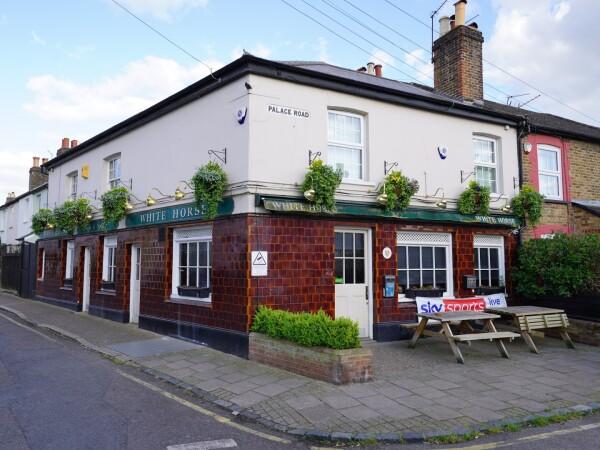 Best Sports Bars in Bromley - The White Horse