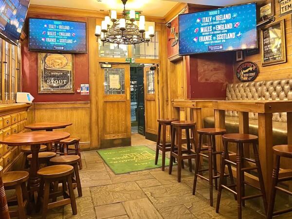 Best Sports Bars in Edinburgh - Finnegans Wake Edinburgh