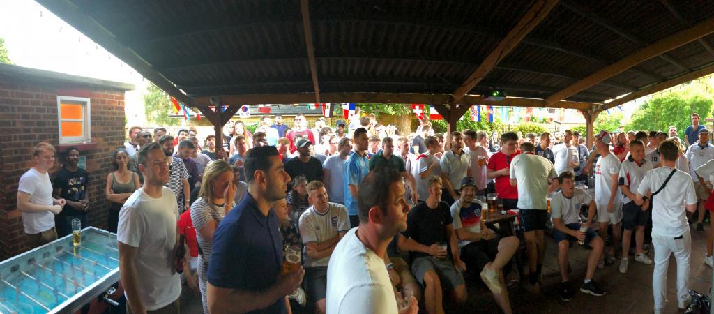 Best Sports Bars in Kingston Upon Thames - Willoughby Arms