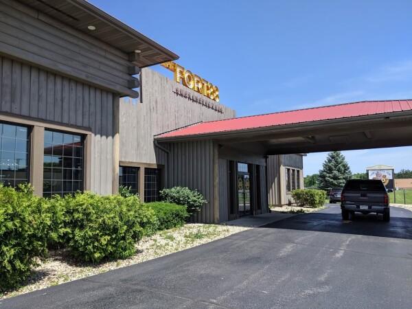 Best Sports Bars in Fort Atkinson - Fort 88 Smokehouse