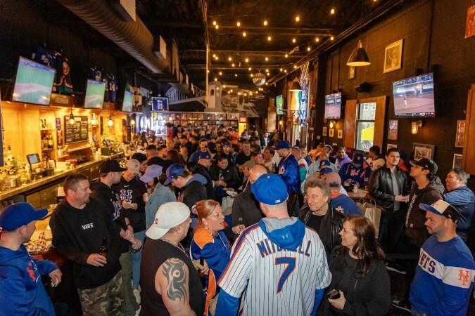 Best Sports Bars in Queens - MURPHY'S SPORTS BAR
