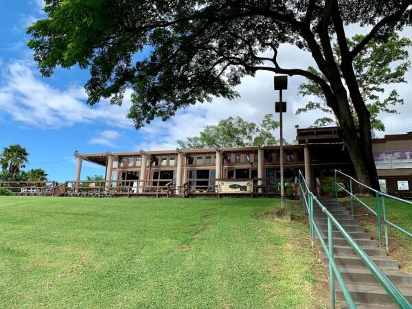 Best Sports Bars in Wailea - Mulligans On The Blue