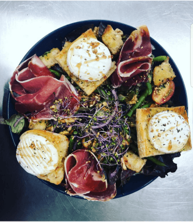 Best Sports Bars in GRAVESON - Le Bistrot sous les platanes